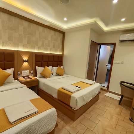 Hotel Riva International Goregaon- Near Nesco Мумбаи Экстерьер фото