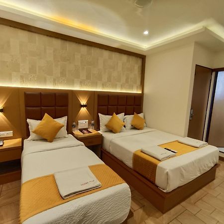 Hotel Riva International Goregaon- Near Nesco Мумбаи Экстерьер фото