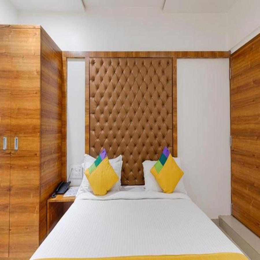 Hotel Riva International Goregaon- Near Nesco Мумбаи Экстерьер фото