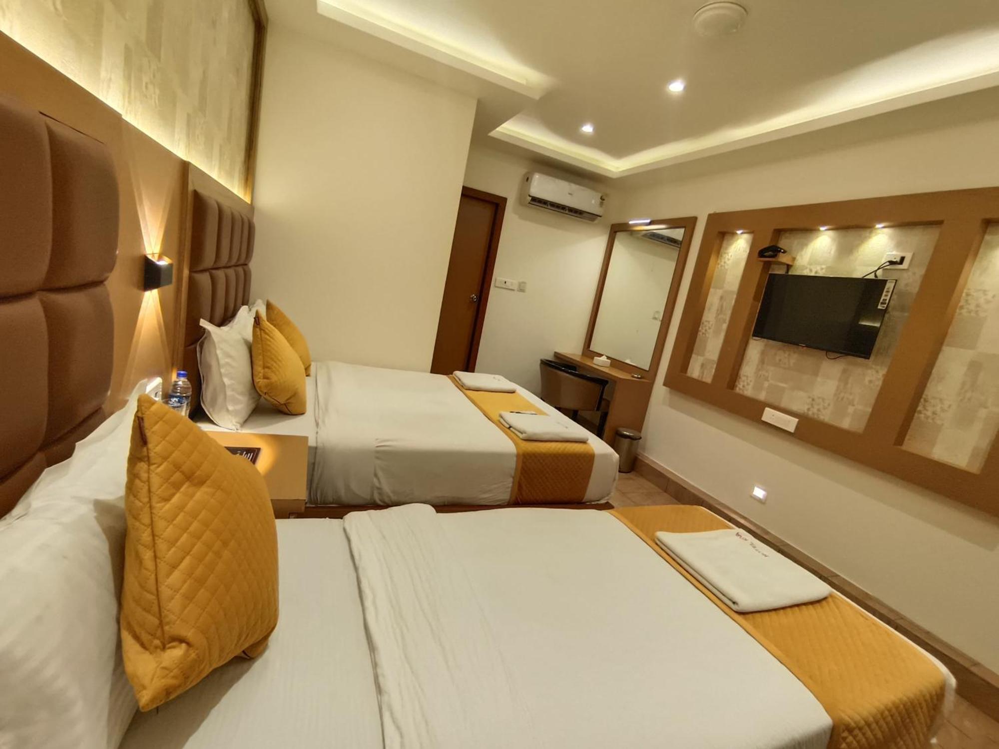 Hotel Riva International Goregaon- Near Nesco Мумбаи Экстерьер фото