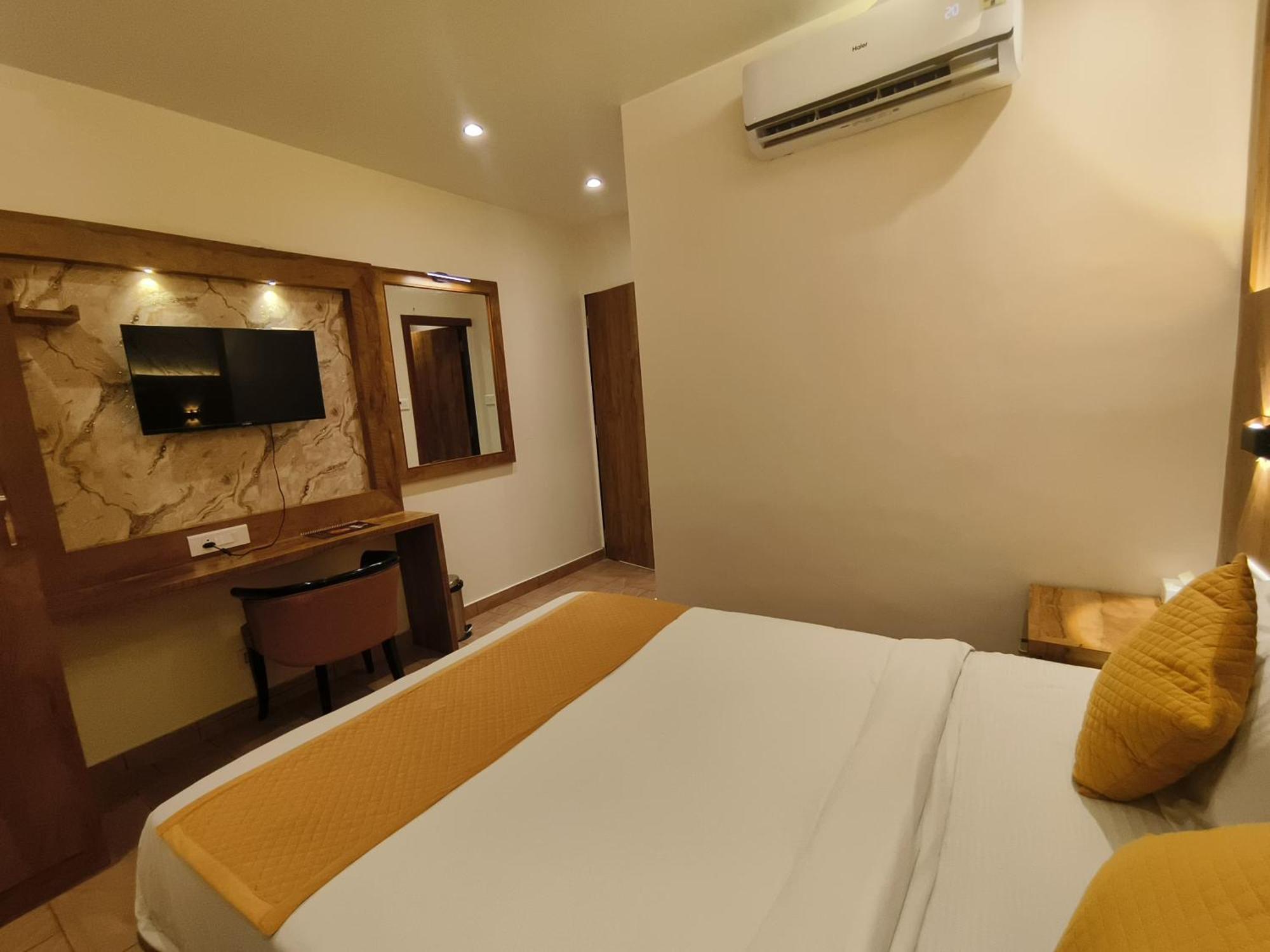 Hotel Riva International Goregaon- Near Nesco Мумбаи Экстерьер фото